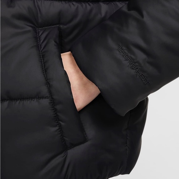 Nike Women’s Sportwear Therma-Fit Puffer Black Jacket New - Picture 5 of 15
